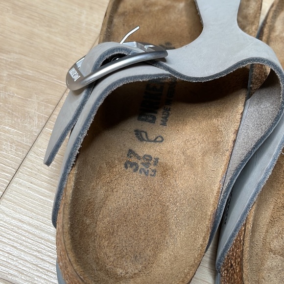 BIRKENSTOCK Gizeh Big Buckle Nubuck Leather, DOVE GRAY SIZE 6-6.5US / 37EU - Picture 8 of 9
